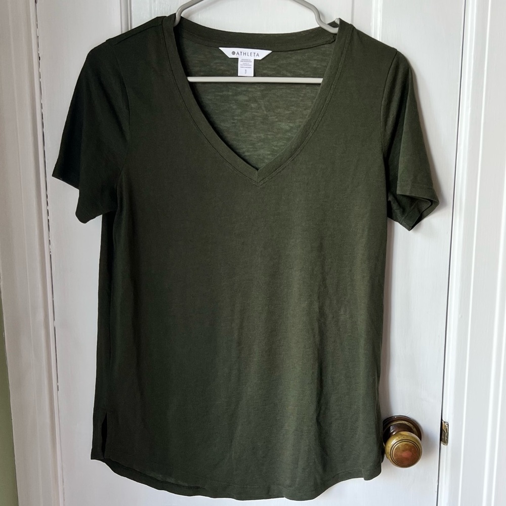 Athleta Dark Green V-Neck Short Sleeve Tee NWOT Women’s Size Small